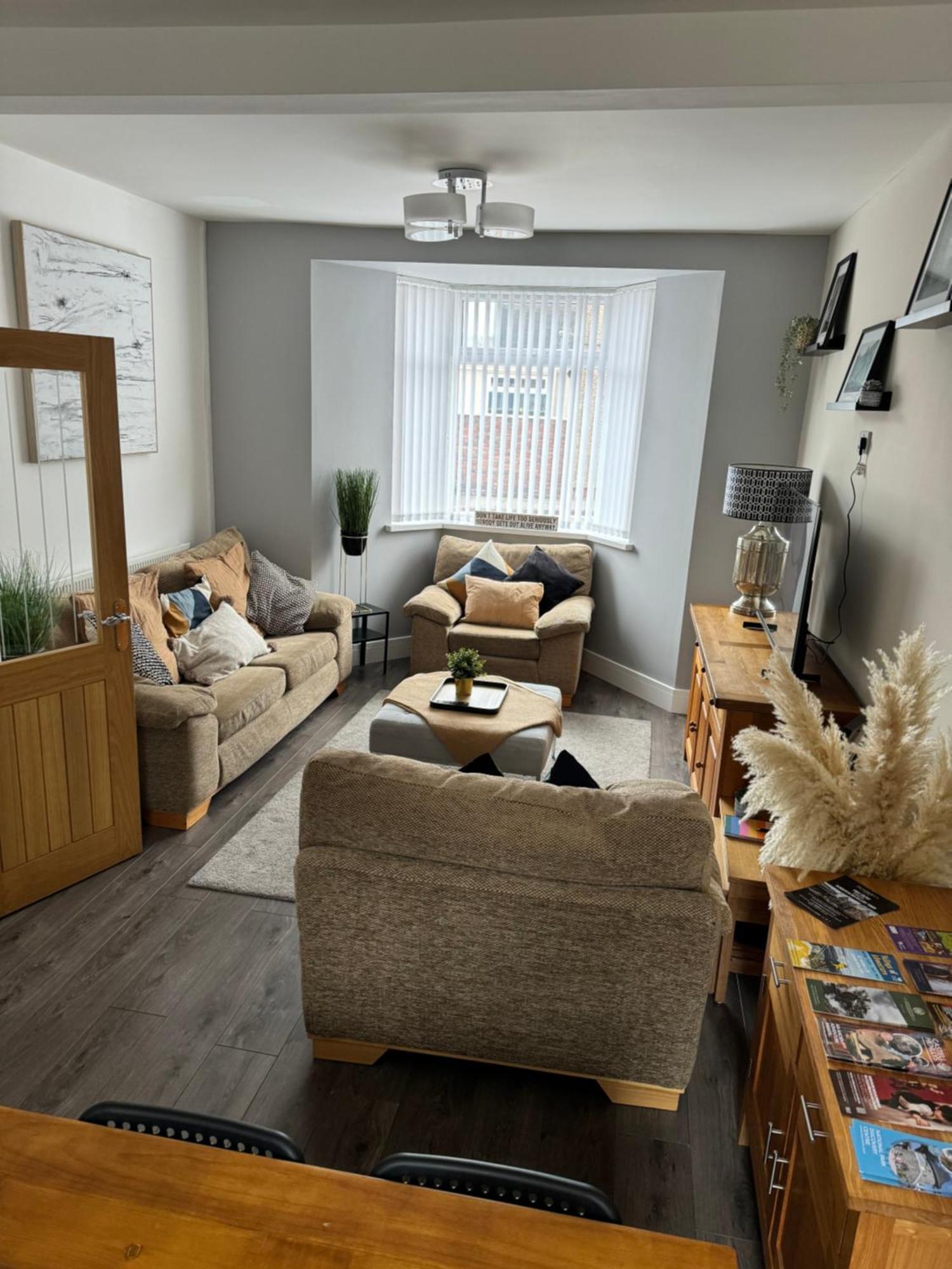 Modern, Spacious And Central Location Aberdare Exterior foto