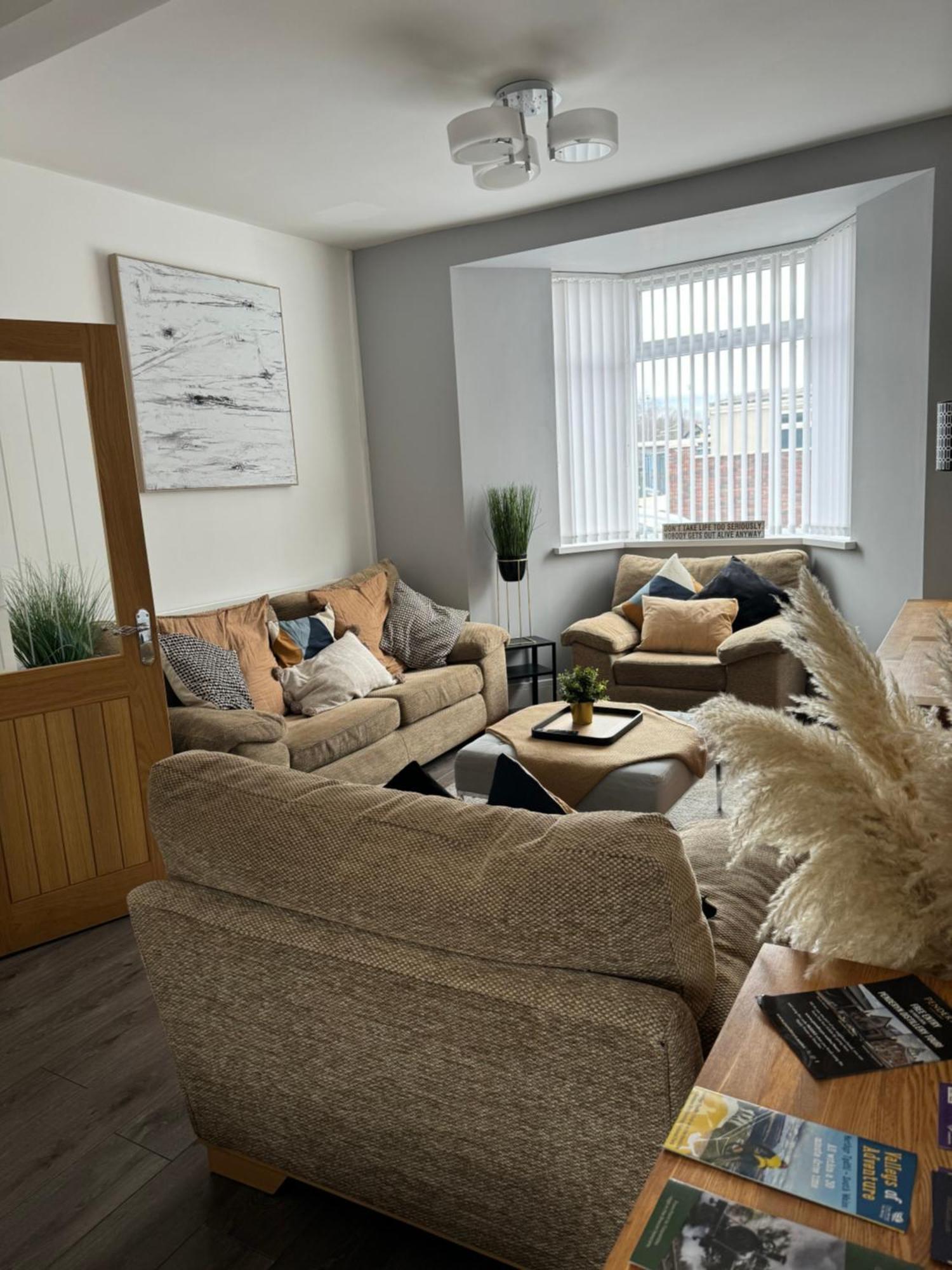 Modern, Spacious And Central Location Aberdare Exterior foto