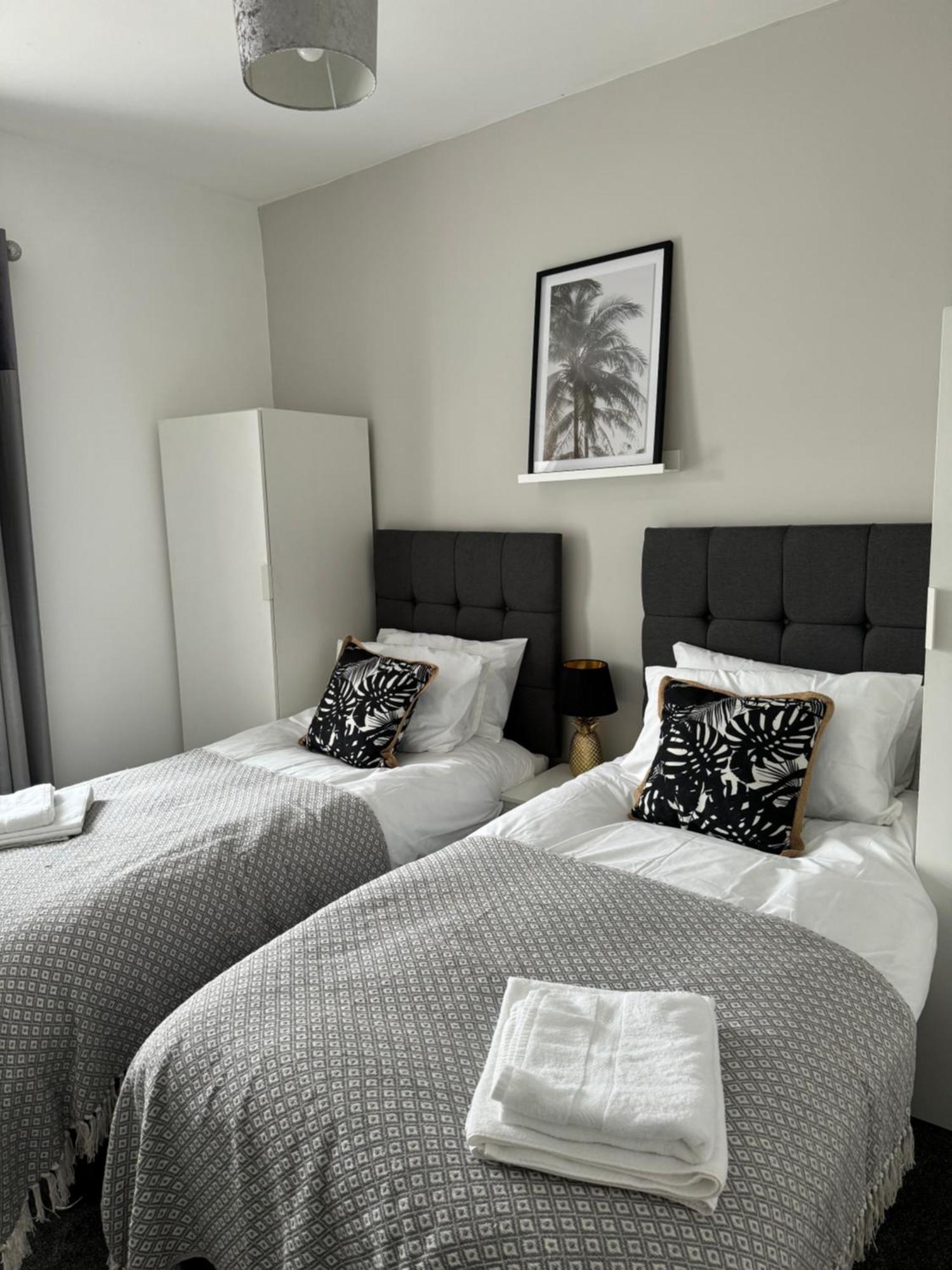 Modern, Spacious And Central Location Aberdare Exterior foto