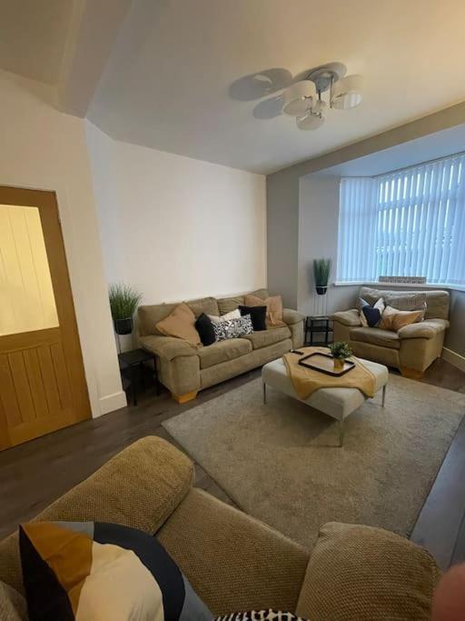 Modern, Spacious And Central Location Aberdare Exterior foto