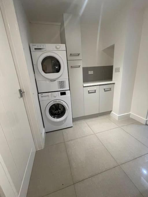 Modern, Spacious And Central Location Aberdare Exterior foto