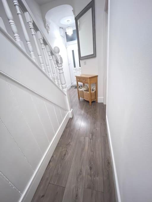 Modern, Spacious And Central Location Aberdare Exterior foto