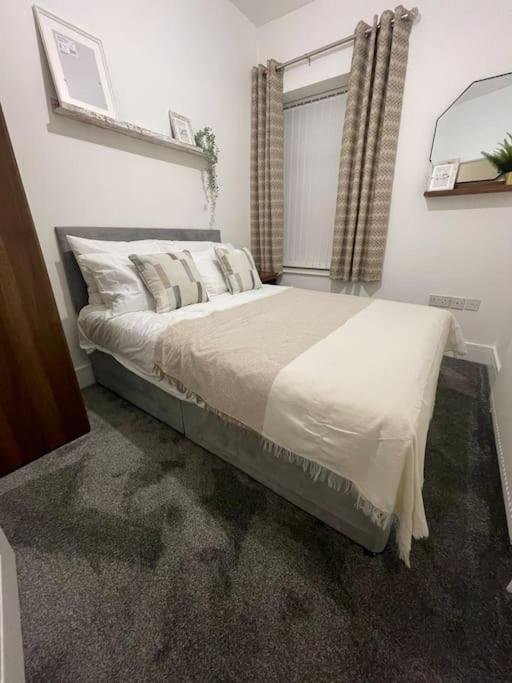 Modern, Spacious And Central Location Aberdare Exterior foto