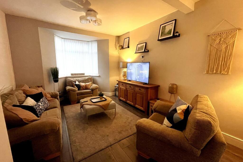 Modern, Spacious And Central Location Aberdare Exterior foto