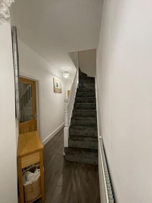 Modern, Spacious And Central Location Aberdare Exterior foto
