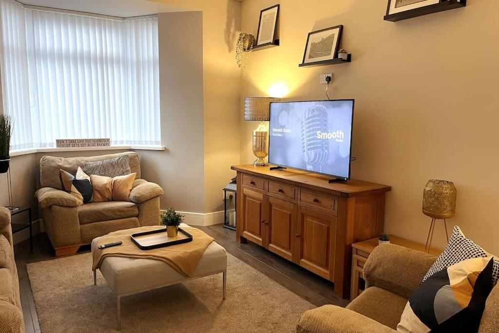 Modern, Spacious And Central Location Aberdare Exterior foto