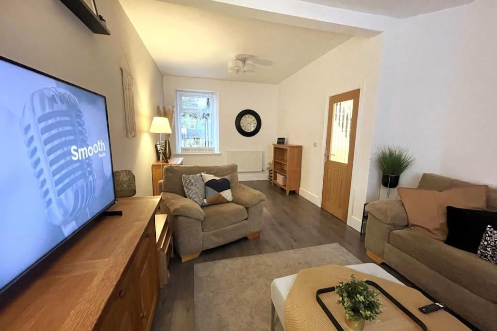 Modern, Spacious And Central Location Aberdare Exterior foto